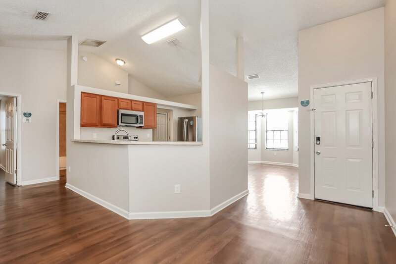 1,750/Mo, 2015 Cardiff Ln Middleburg, FL 32068 Foyer View