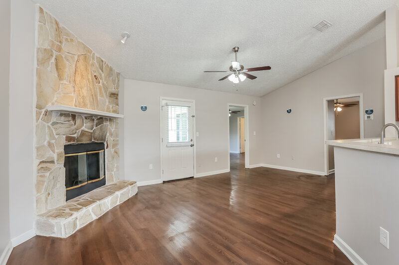 1,750/Mo, 2015 Cardiff Ln Middleburg, FL 32068 Living Room View