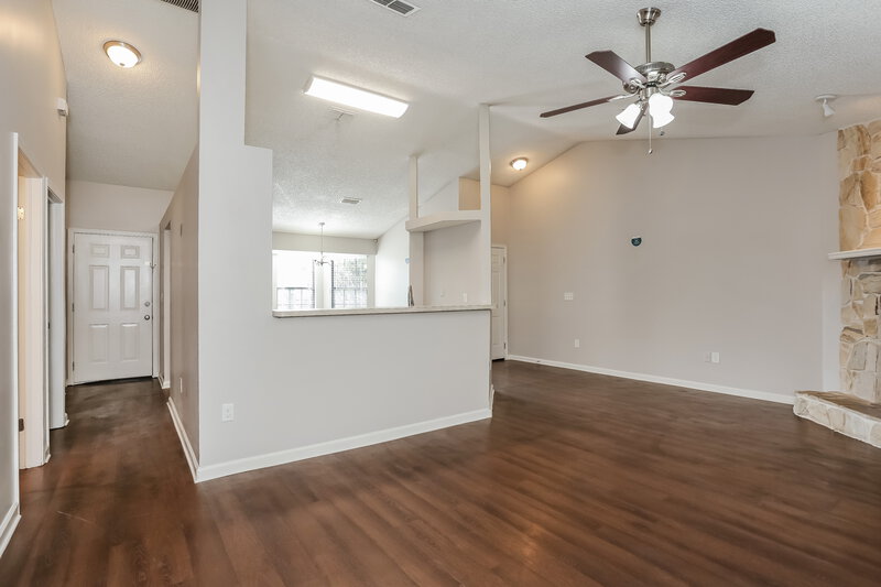 1,750/Mo, 2015 Cardiff Ln Middleburg, FL 32068 Living Room View 2