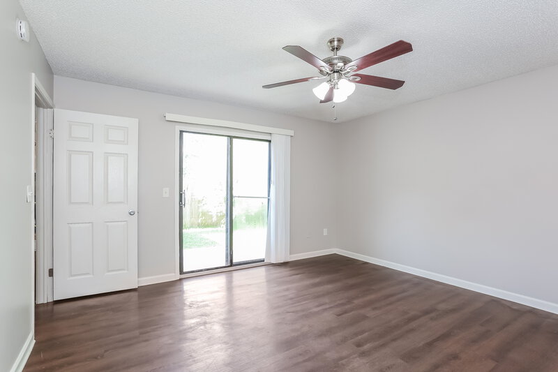 1,750/Mo, 2015 Cardiff Ln Middleburg, FL 32068 Main Bedroom View 2