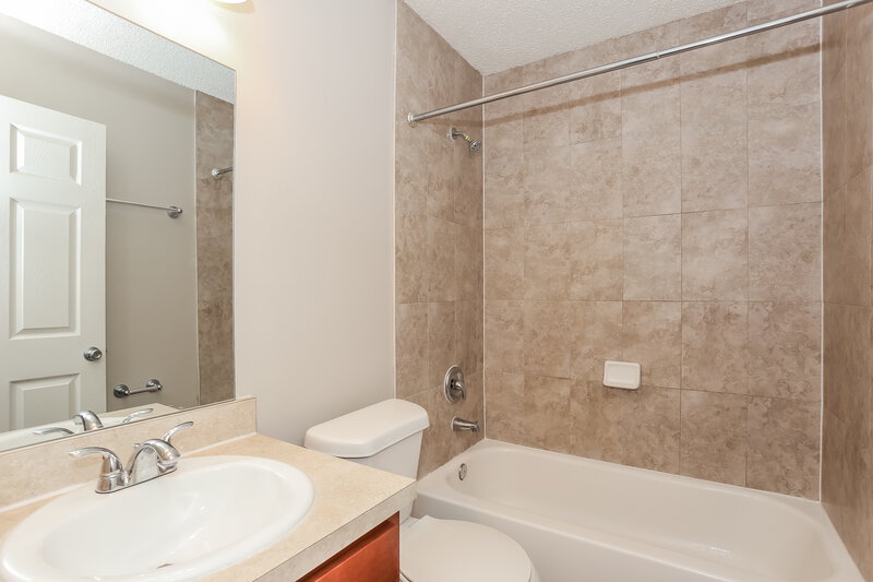 1,750/Mo, 2015 Cardiff Ln Middleburg, FL 32068 Bathroom View