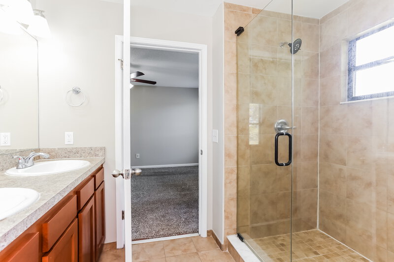 1,980/Mo, 11690 Cherry Bark Dr Jacksonville, FL 32218 Main Bathroom View