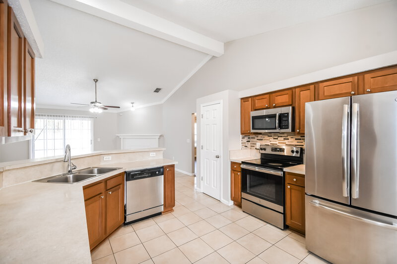1,865/Mo, 1748 Northglen Cir Middleburg, FL 32068 Kitchen View 2
