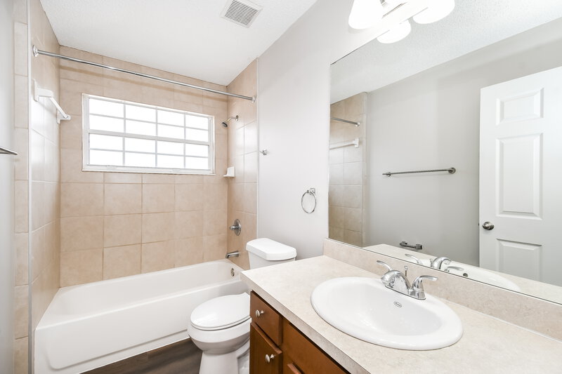 1,865/Mo, 1748 Northglen Cir Middleburg, FL 32068 Bathroom View