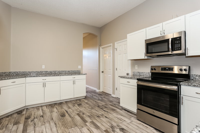 2,315/Mo, 3476 Shelley Dr Green Cove Springs, FL 32043 Kitchen View 2