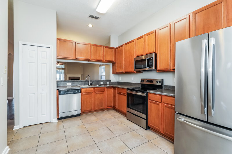 1,875/Mo, 4508 Campus Hills Cir Jacksonville, FL 32218 Kitchen View