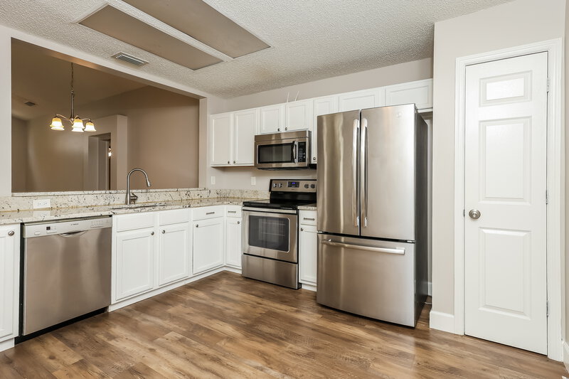 1,850/Mo, 1544 Slash Pine Ct Orange Park, FL 32073 Kitchen View