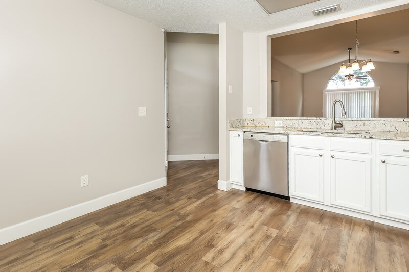 1,850/Mo, 1544 Slash Pine Ct Orange Park, FL 32073 Kitchen View 2