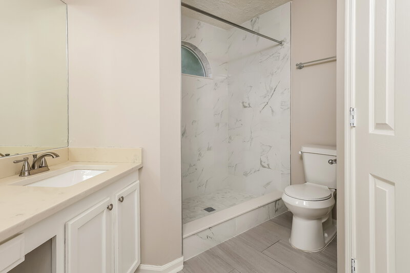 1,850/Mo, 1544 Slash Pine Ct Orange Park, FL 32073 Main Bathroom View