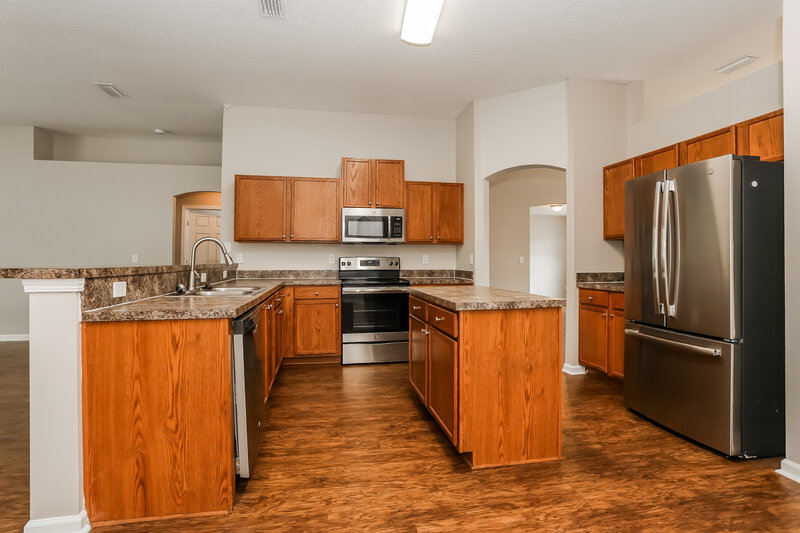 2,260/Mo, 11829 Parker Lakes Dr Jacksonville, FL 32221 Kitchen View