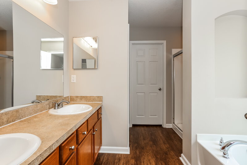 2,260/Mo, 11829 Parker Lakes Dr Jacksonville, FL 32221 Main Bathroom View