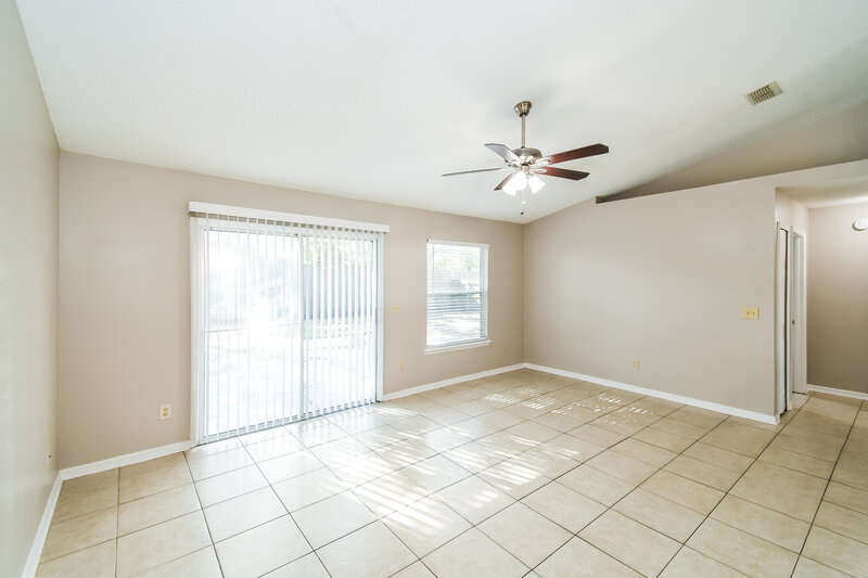 1,690/Mo, 9060 Castle Rock Dr Jacksonville, FL 32221 Living Room View 3