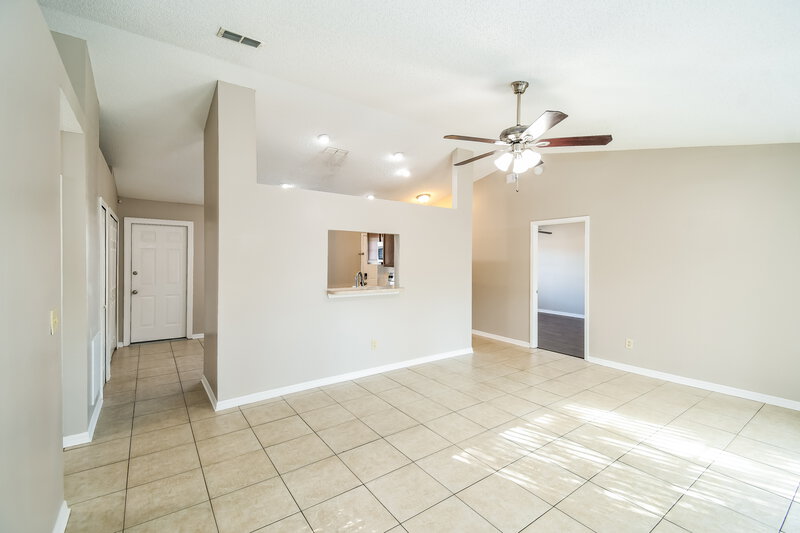 1,690/Mo, 9060 Castle Rock Dr Jacksonville, FL 32221 Living Room View 4