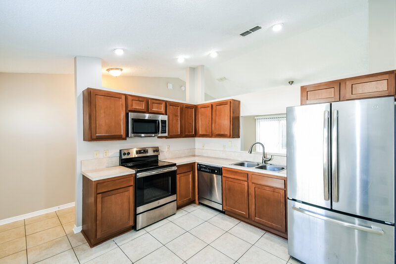 1,690/Mo, 9060 Castle Rock Dr Jacksonville, FL 32221 Kitchen View