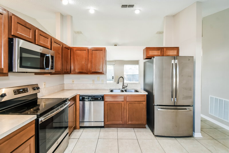 1,690/Mo, 9060 Castle Rock Dr Jacksonville, FL 32221 Kitchen View 2
