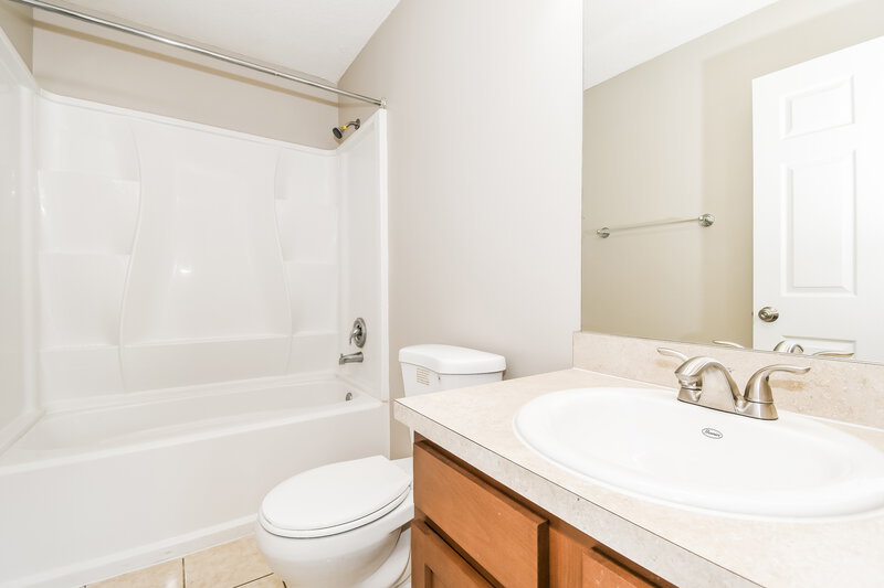 1,690/Mo, 9060 Castle Rock Dr Jacksonville, FL 32221 Main Bathroom View