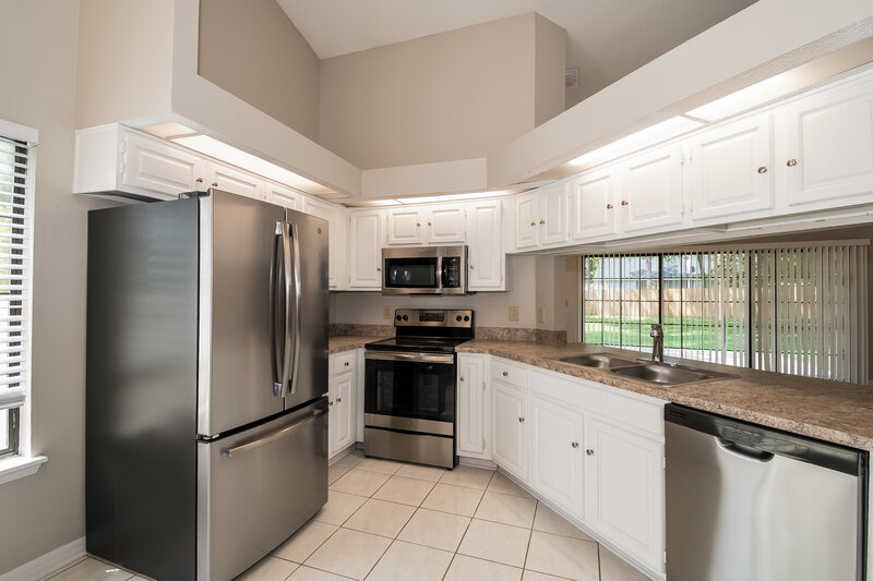 1,790/Mo, 8118 Loch Lomond Ln Jacksonville, FL 32244 Kitchen View