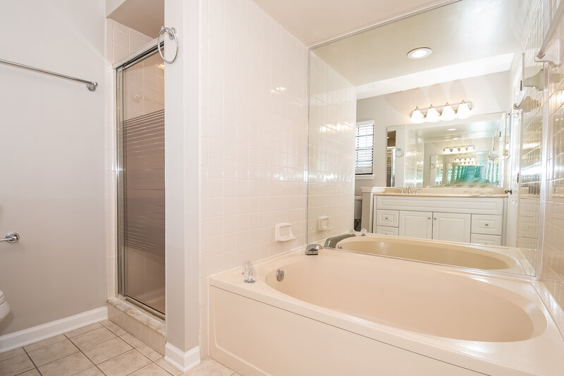 1,790/Mo, 8118 Loch Lomond Ln Jacksonville, FL 32244 Master Bathroom View 2