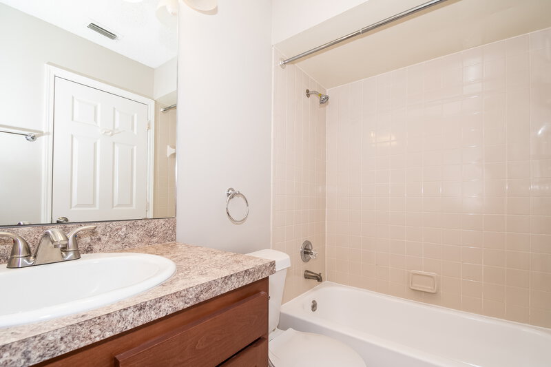 1,790/Mo, 8118 Loch Lomond Ln Jacksonville, FL 32244 Bathroom View