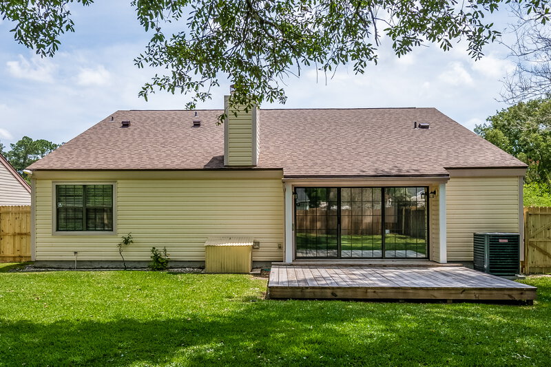 1,790/Mo, 8118 Loch Lomond Ln Jacksonville, FL 32244 Rear View