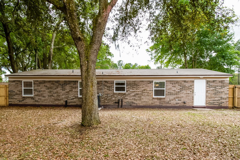 1,715/Mo, 4219 Pointe Haven Dr S Jacksonville, FL 32218 Rear View