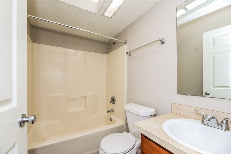 2,025/Mo, 2863 Sandy Beach Ln Jacksonville, FL 32277 Main Bathroom View 2