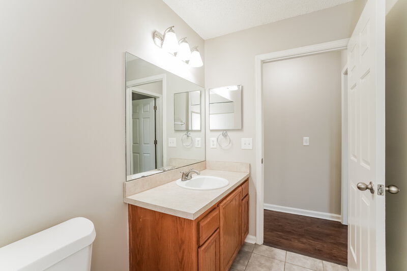 1,945/Mo, 1870 Twin Peak Ct Middleburg, FL 32068 Bathroom View