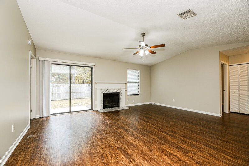 2,270/Mo, 8050 Cumberland Gap Trl Jacksonville, FL 32244 Living Room View