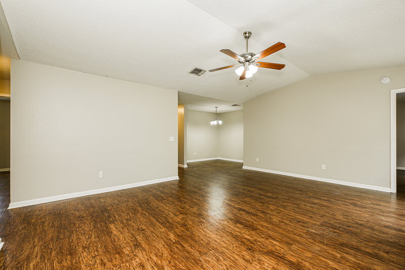 2,270/Mo, 8050 Cumberland Gap Trl Jacksonville, FL 32244 Living Room View 2