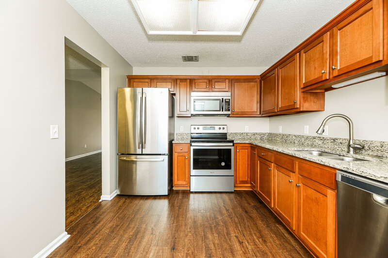 2,270/Mo, 8050 Cumberland Gap Trl Jacksonville, FL 32244 Kitchen View 2