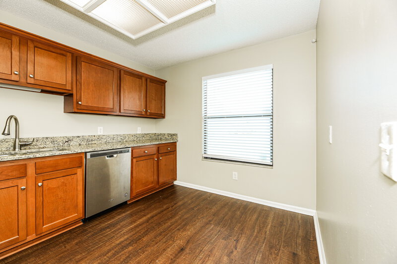 2,270/Mo, 8050 Cumberland Gap Trl Jacksonville, FL 32244 Kitchen View 3