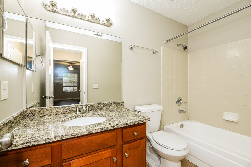 2,270/Mo, 8050 Cumberland Gap Trl Jacksonville, FL 32244 Main Bathroom View