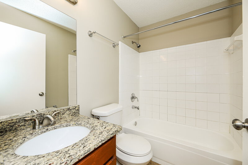 2,270/Mo, 8050 Cumberland Gap Trl Jacksonville, FL 32244 Bathroom View