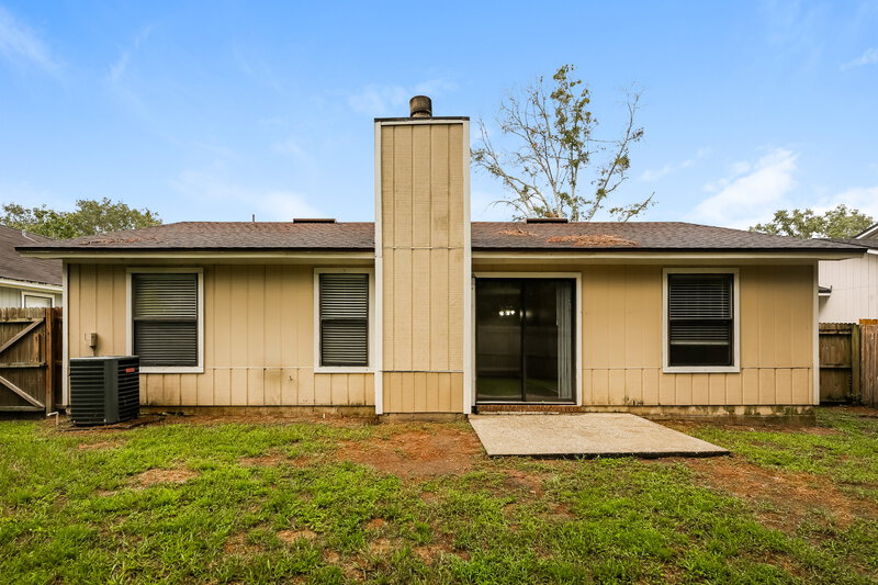 2,270/Mo, 8050 Cumberland Gap Trl Jacksonville, FL 32244 Rear View