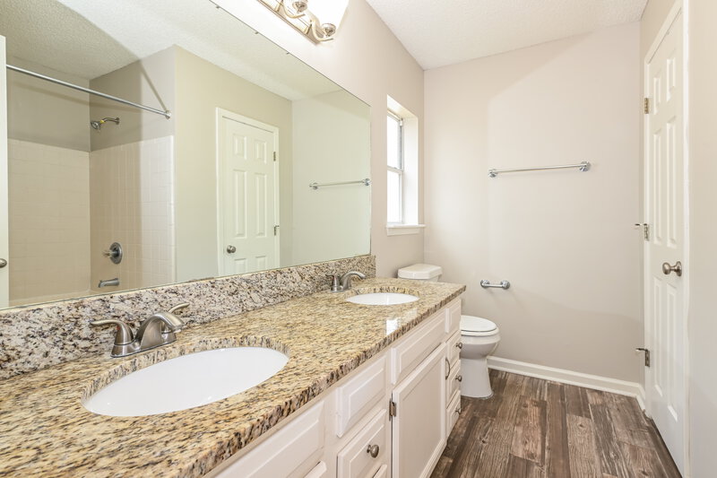 1,980/Mo, 11194 Mikris Dr S Jacksonville, FL 32225 Main Bathroom View