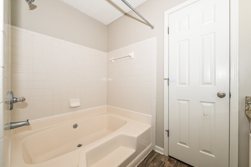 1,980/Mo, 11194 Mikris Dr S Jacksonville, FL 32225 Main Bathroom View 2