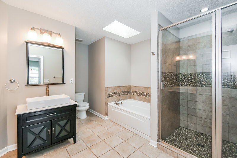 1,970/Mo, 3279 Chad Bourne Dr Green Cove Springs, FL 32043 Main Bathroom View