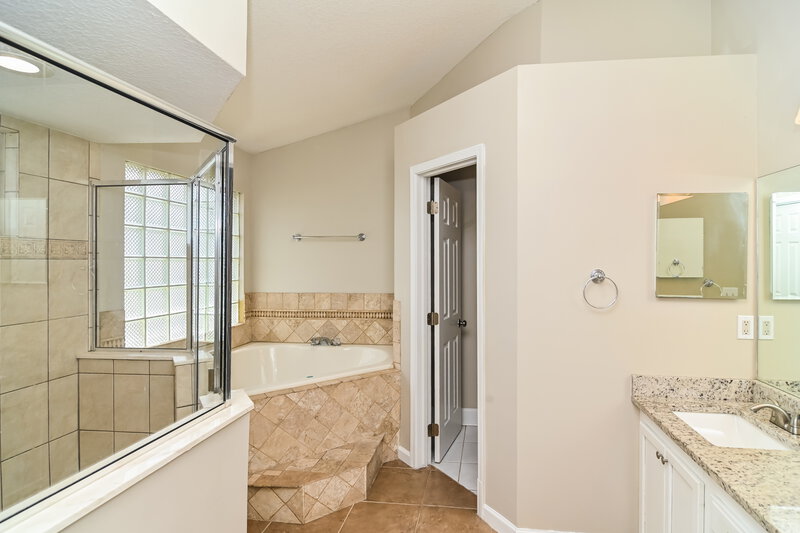 2,105/Mo, 2959 Waters View Cir Orange Park, FL 32073 Main Bathroom View
