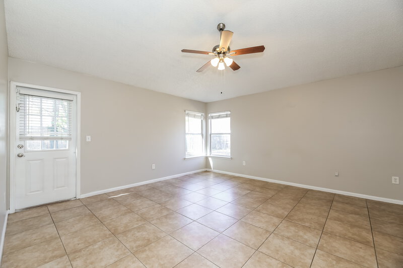 2,340/Mo, 9202 Dale View Ln W Jacksonville, FL 32225 Living Room View