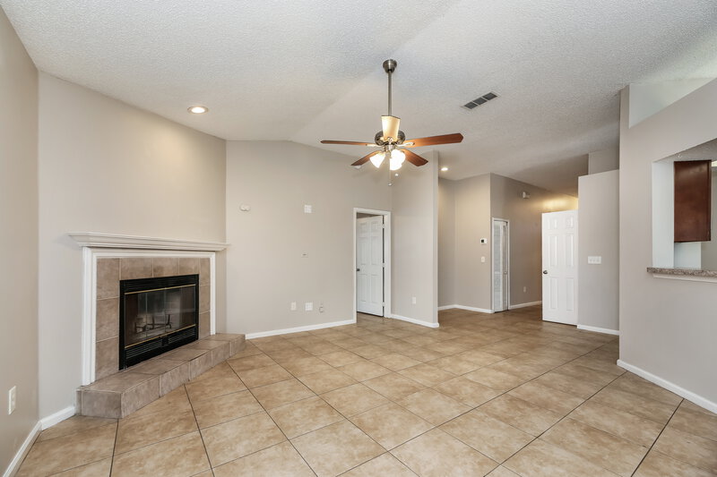 2,340/Mo, 9202 Dale View Ln W Jacksonville, FL 32225 Living Room View 3