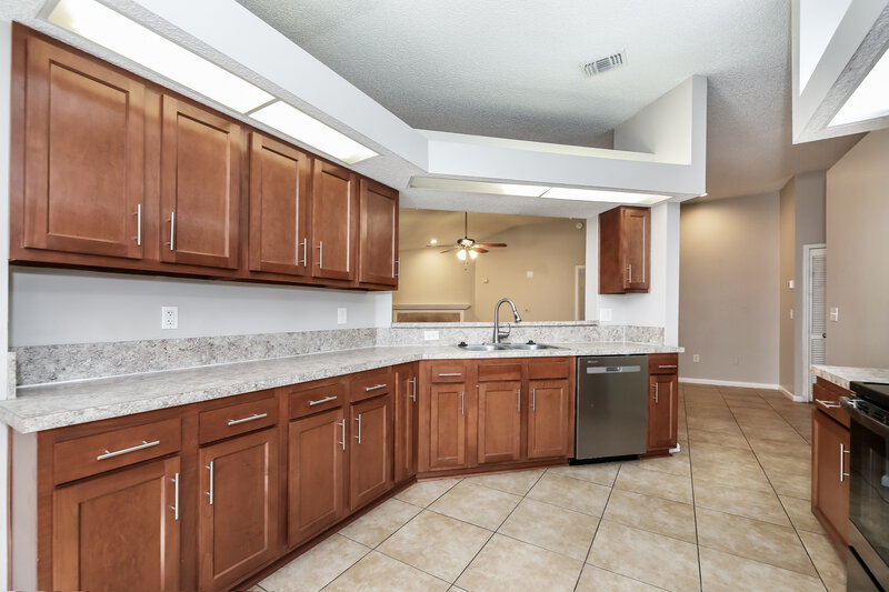 2,340/Mo, 9202 Dale View Ln W Jacksonville, FL 32225 Kitchen View