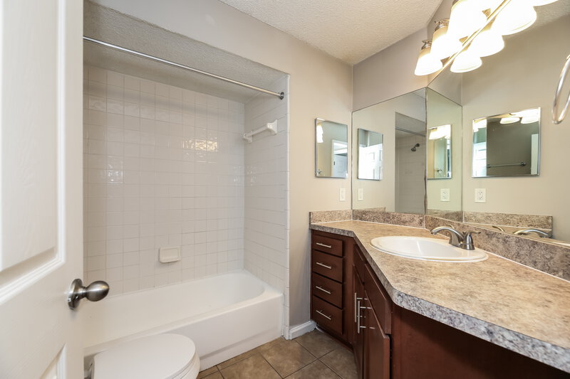 2,340/Mo, 9202 Dale View Ln W Jacksonville, FL 32225 Bathroom View