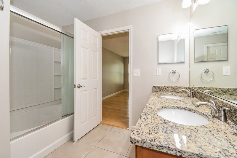 2,045/Mo, 1153 Dawn Creek Ct Jacksonville, FL 32218 Main Bathroom View 2