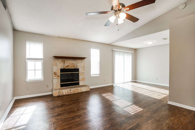 1,615/Mo, 7416 Cinnamon Lakes Dr Jacksonville, FL 32244 Living Room View