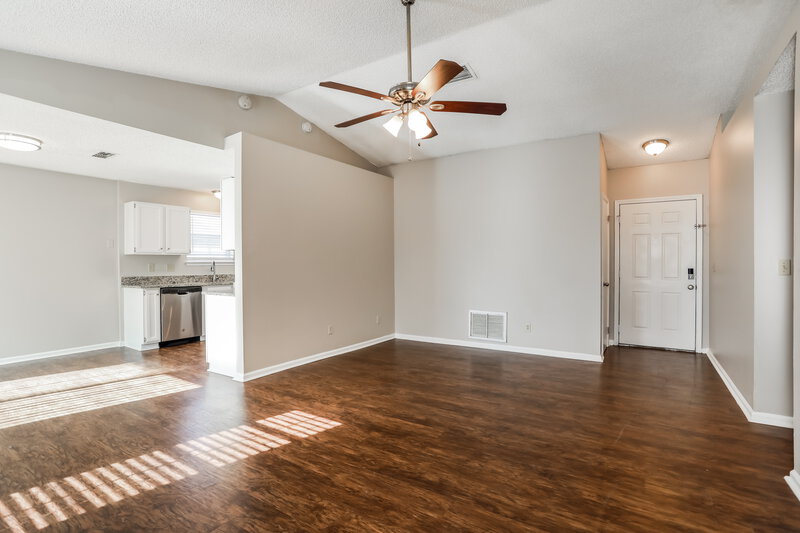 1,615/Mo, 7416 Cinnamon Lakes Dr Jacksonville, FL 32244 Living Room View 2