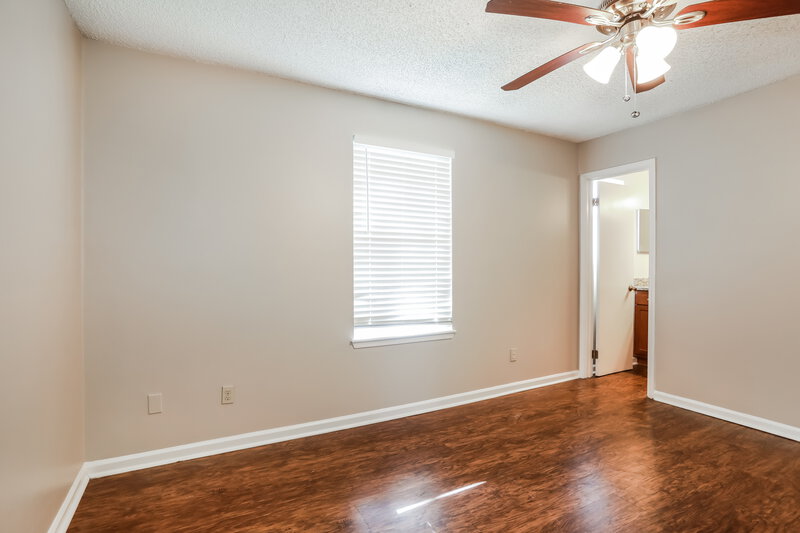 1,615/Mo, 7416 Cinnamon Lakes Dr Jacksonville, FL 32244 Main Bedroom View 2