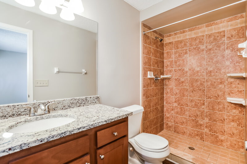 1,615/Mo, 7416 Cinnamon Lakes Dr Jacksonville, FL 32244 Bathroom View