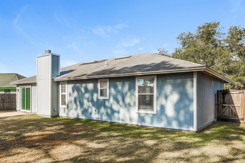 1,615/Mo, 7416 Cinnamon Lakes Dr Jacksonville, FL 32244 Rear View