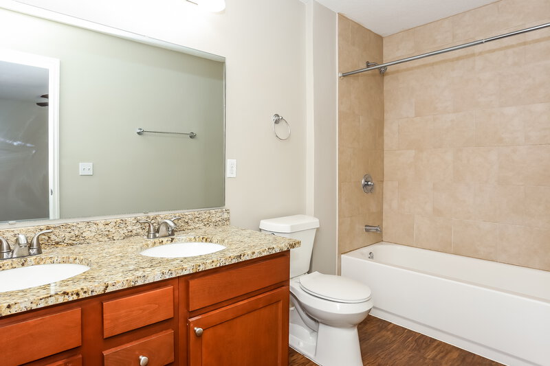 1,840/Mo, 3812 Ellaville Ct Jacksonville, FL 32218 Main Bathroom View