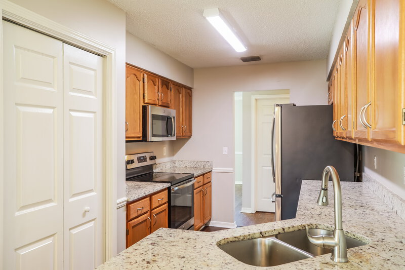 1,945/Mo, 8245 Hamden Cir W Jacksonville, FL 32244 Kitchen View
